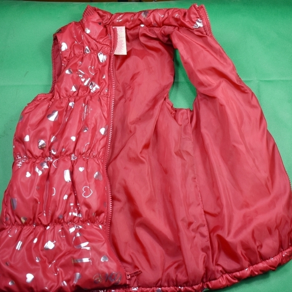 Girl's Red Faded Glory Valentine's Puffer Vest (M) - Picture 3 of 4